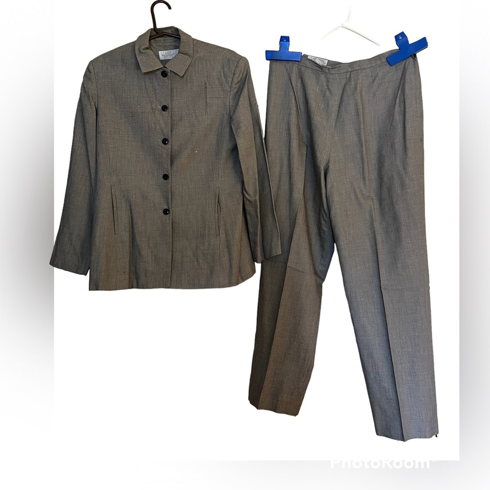 Larry Levine, Size 14P, 2 Piece Light Grey Suit, 55% Rayon, 45% Wool